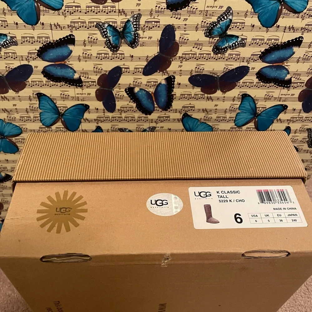 Clearance: “UGG” kids 6 women’s 8-8.5! - Picture 2 of 10